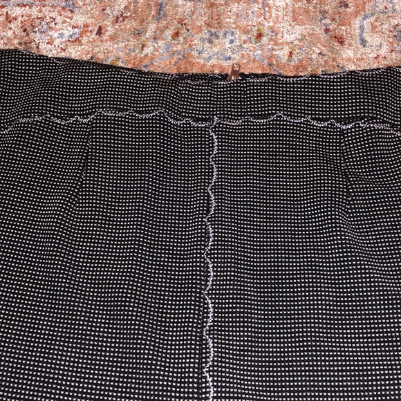 Scallop Detail Zip Up Skirt - Picture 5 of 5